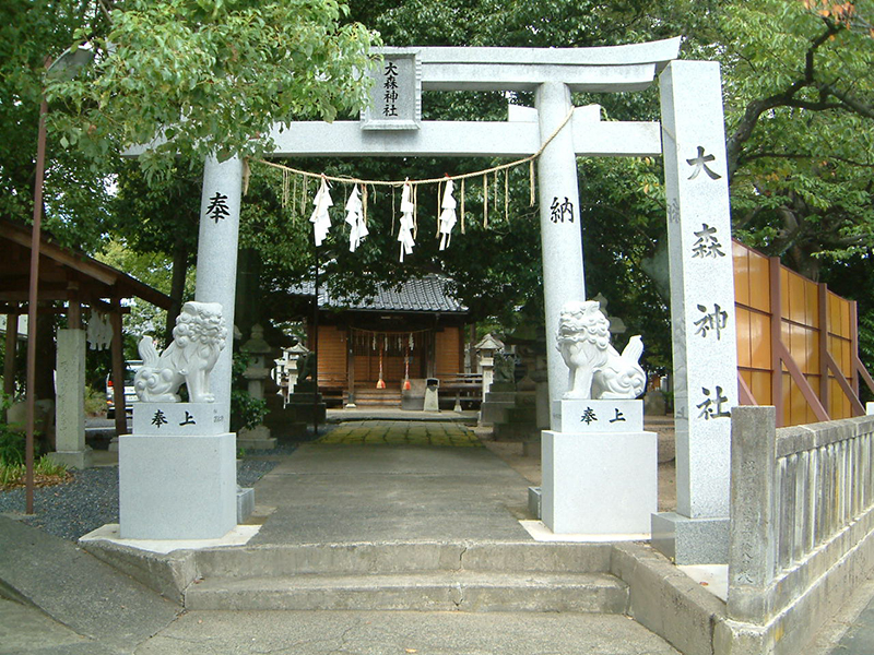 大森神社鳥居・狛犬